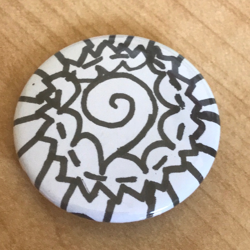 2 HANDMADE BUTTONS/PINS - Picture 3 of 4